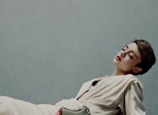 Ελίζαμπεθ Αρώνη: Μιλήσαμε με την Eλληνίδα μούσα του Louboutin