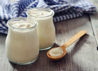 4 απρόσμενοι τρόποι να χρησιμοποιήσετε γιαούρτι στη ρουτίνα ομορφιάς σας!